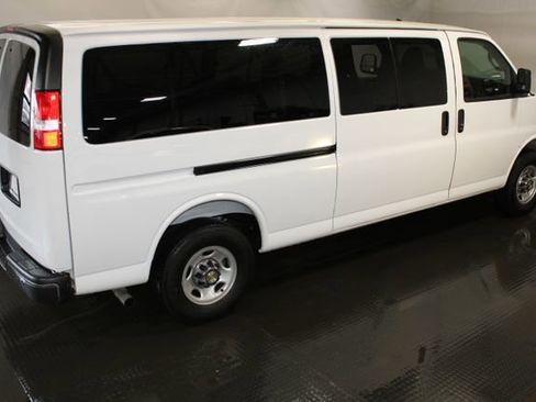 Used 2025 Chevrolet Express 3500 LT w/ LT Preferred Equipment Group RWD image 5