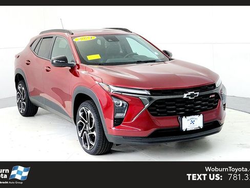 Used 2024 Chevrolet Trax RS w/ Sunroof Package FWD image 1
