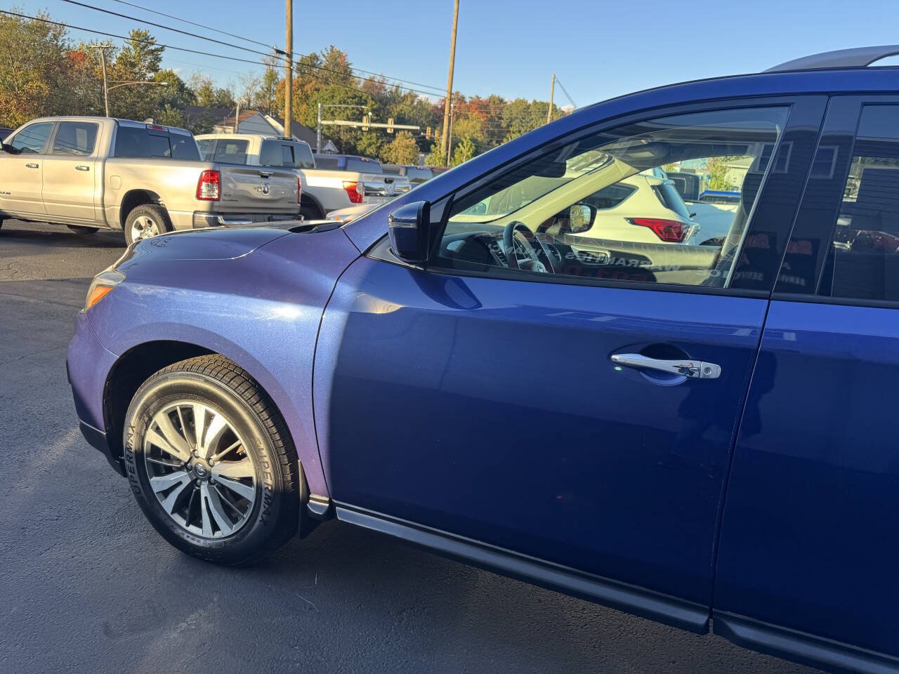 Used 2017 Nissan Pathfinder SV AWD/4WD image 9