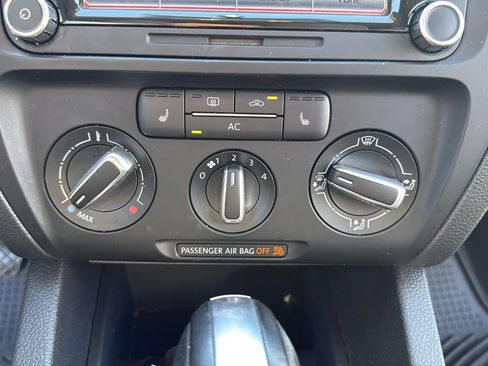 Used 2012 Volkswagen Jetta SE FWD image 16