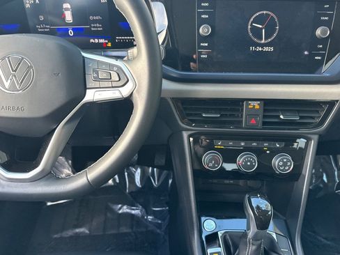 Used 2023 Volkswagen Taos SE w/ Panoramic Sunroof Package image 28