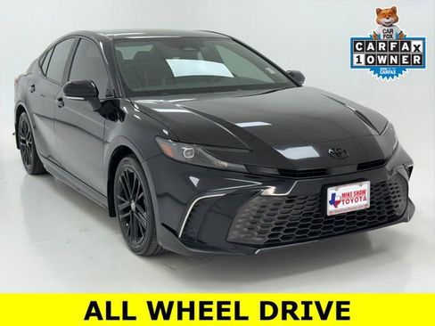 Used 2025 Toyota Camry SE w/ Convenience Package image 2