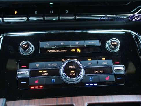 Used 2021 Lincoln Navigator Reserve image 18