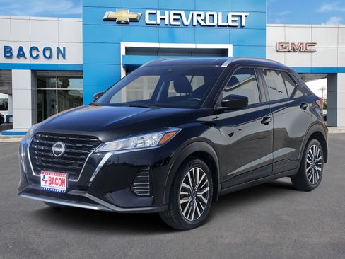 Used 2022 Nissan Kicks SV image 1