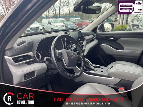 Used 2021 Toyota Highlander XLE FWD image 10