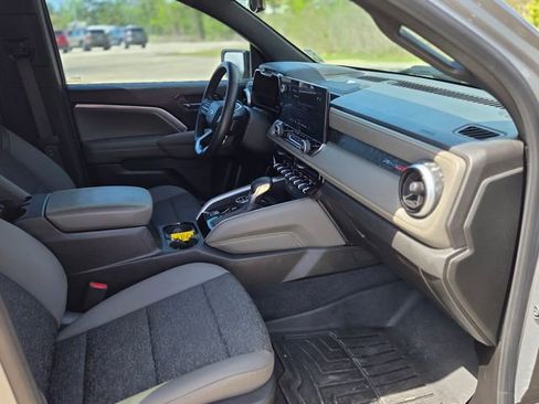 Used 2024 Chevrolet Colorado ZR2 w/ Technology Package image 16