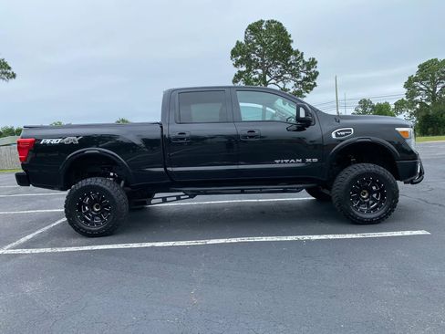 Used 2018 Nissan Titan PRO-4X w/ Pro-4x Convenience Package AWD/4WD image 10