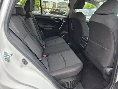 Used 2025 Toyota RAV4 XLE AWD/4WD image 31