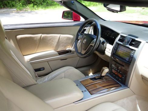 Used 2007 Cadillac XLR V RWD image 30