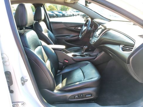 Used 2018 Chevrolet Malibu LT w/ True North Edition FWD image 11