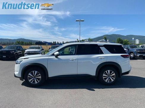 Used 2023 Nissan Pathfinder SL w/ Cargo Package AWD/4WD image 4