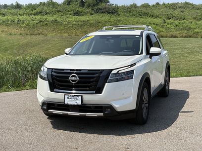 Used 2024 Nissan Pathfinder SL w/ SL Premium Package