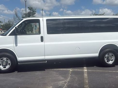 Used 2025 Chevrolet Express 3500 LT w/ LT Preferred Equipment Group RWD image 4