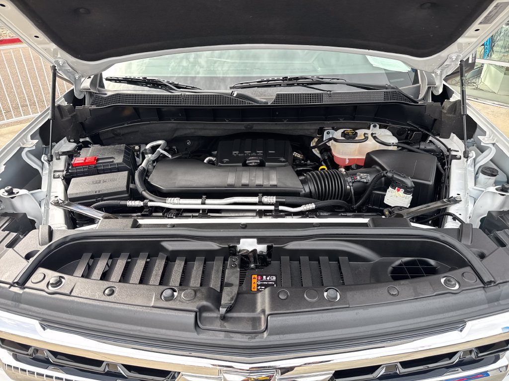 Used 2024 Chevrolet Silverado 1500 LT AWD/4WD image 15