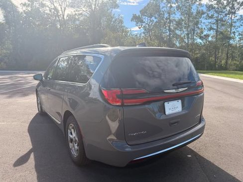 Used 2023 Chrysler Pacifica Limited FWD image 16