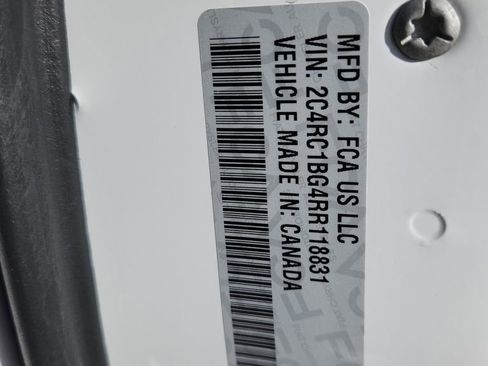 Certified 2024 Chrysler Pacifica Touring-L image 16