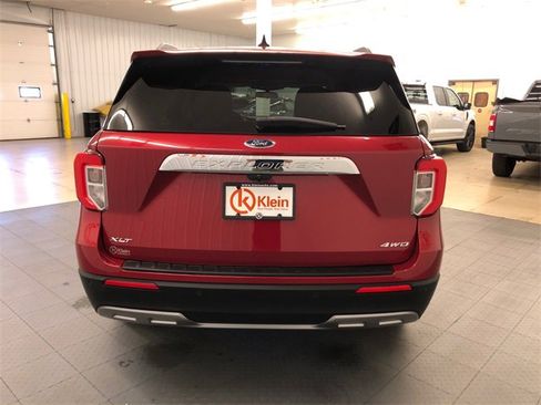 Used 2022 Ford Explorer XLT w/ Equipment Group 202A image 7