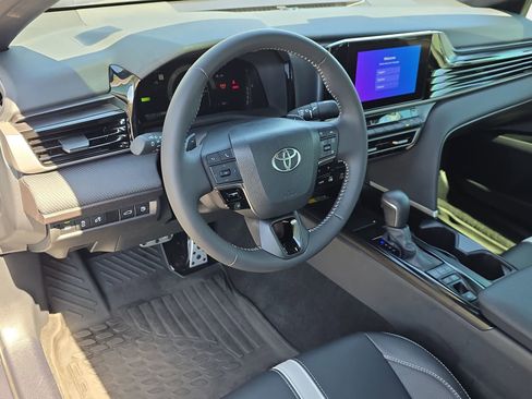 Used 2025 Toyota Camry SE image 12