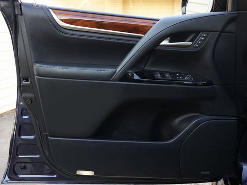 Used 2017 Lexus LX 570 4WD image 25