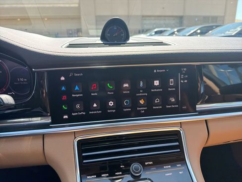 Used 2022 Porsche Panamera image 36