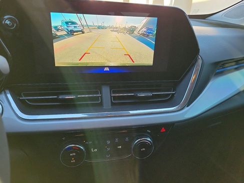 Used 2025 Chevrolet Trax LT image 12