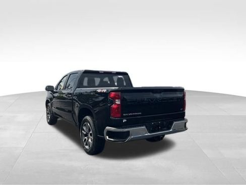 Used 2022 Chevrolet Silverado 1500 LT AWD/4WD image 3