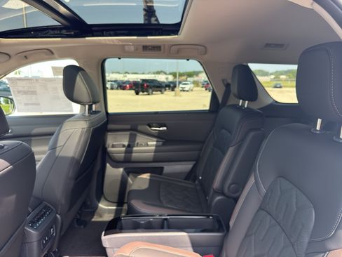 New 2026 Nissan Pathfinder Platinum AWD/4WD image 33