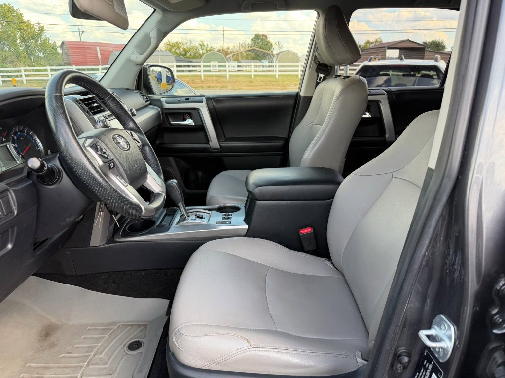 Used 2017 Toyota 4Runner SR5 AWD/4WD image 9
