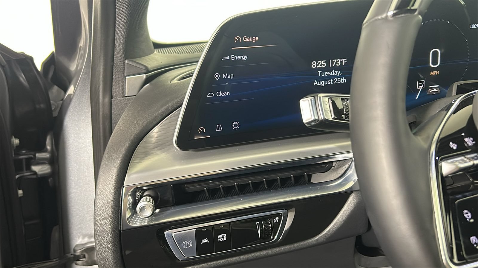 Used 2023 Cadillac Lyriq AWD image 23