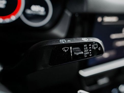 Used 2023 Porsche Cayenne w/ Premium Package image 25