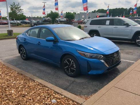 Used 2024 Nissan Sentra SV FWD image 2