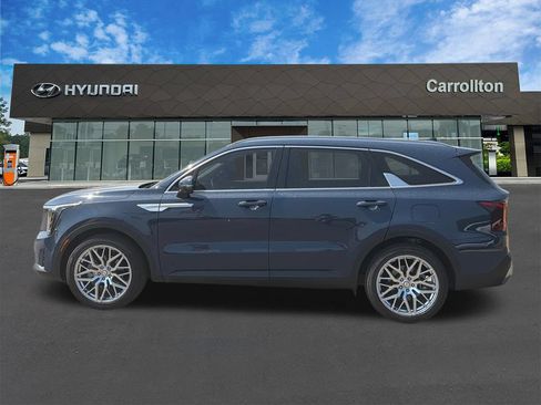 Used 2025 Kia Sorento S w/ Panoramic Sunroof Package FWD image 8