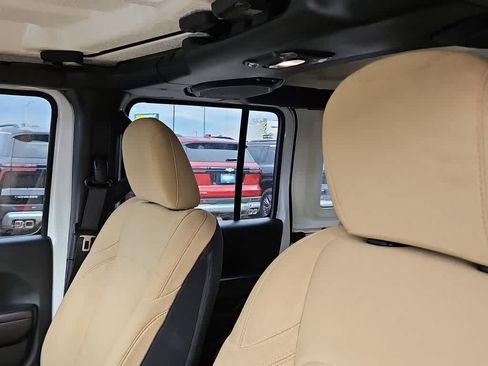 Used 2018 Jeep Wrangler Unlimited Sport AWD/4WD image 16