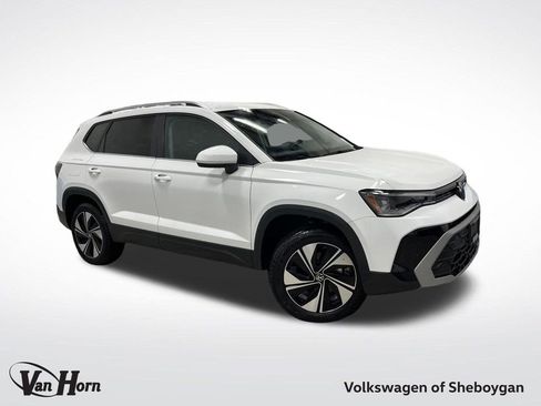 Used 2025 Volkswagen Taos SE image 1