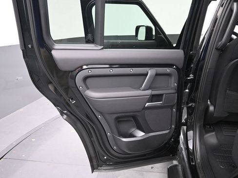 Used 2025 Land Rover Defender 110 V8 AWD/4WD image 19