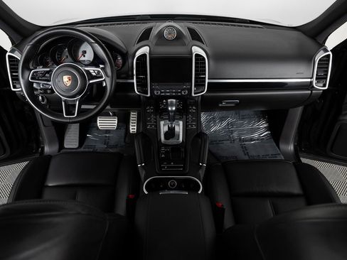 Used 2017 Porsche Cayenne S image 36