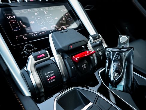 Used 2024 Lamborghini Urus S AWD/4WD image 26