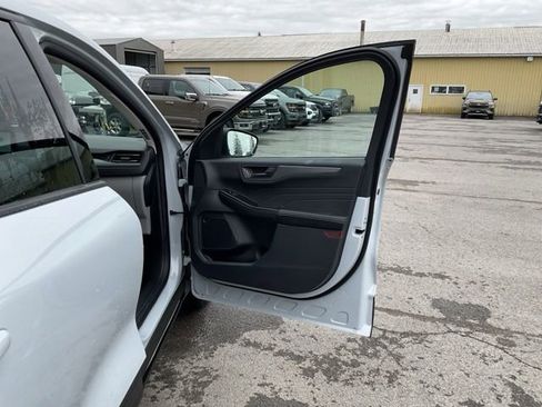 Used 2025 Ford Escape Active w/ Cold Weather Package AWD/4WD image 19