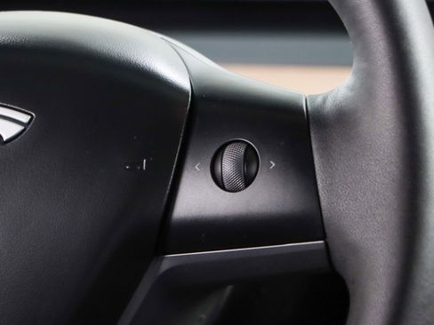 Used 2025 Tesla Model Y Long Range image 14