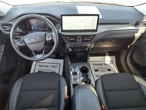 Used 2025 Ford Escape SE image 16