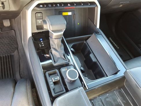 Used 2024 Toyota Tundra Platinum AWD/4WD image 33
