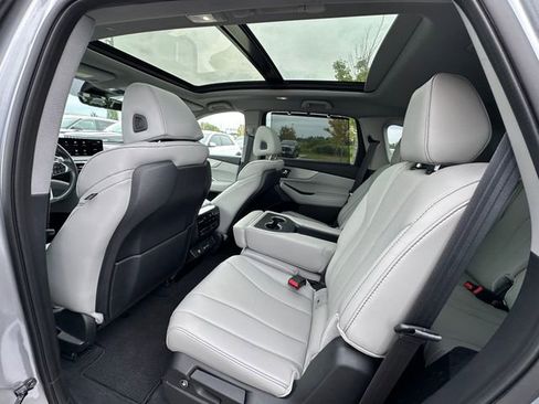 Used 2023 Acura MDX FWD w/ Technology Package image 16