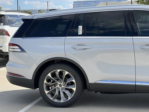 New 2025 Lincoln Aviator Reserve image 11