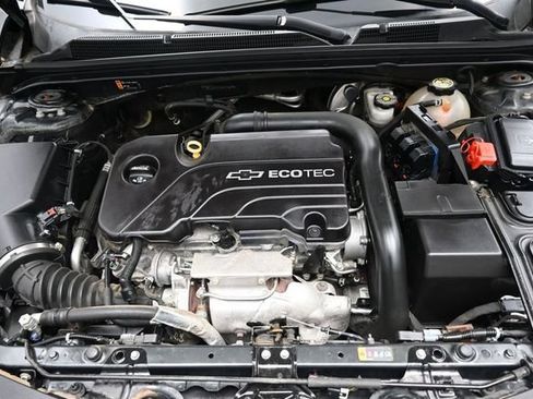 Used 2017 Chevrolet Malibu LT FWD image 30