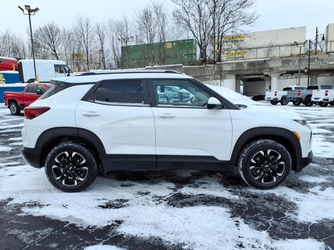 Used 2023 Chevrolet TrailBlazer LT image 2