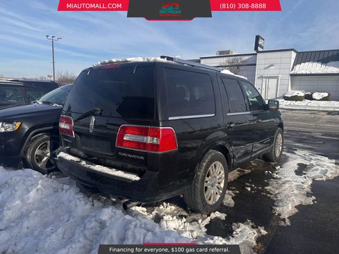 Used 2014 Lincoln Navigator Sport Utility 4D image 5