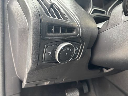 Used 2018 Ford Focus SE image 29