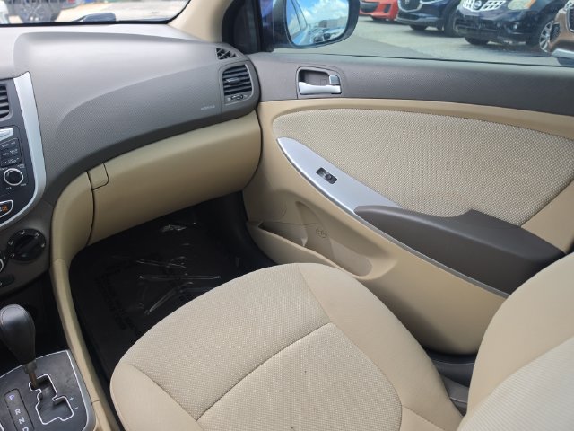 Used 2012 Hyundai Accent GLS FWD image 9