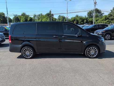 Used 2021 Mercedes-Benz Metris Passenger image 2