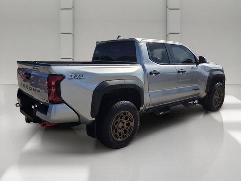 Used 2025 Toyota Tacoma TRD Off-Road AWD/4WD image 5